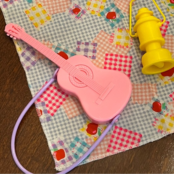 Barbie 1990’s Lot Picnic Table Barbecue Grill Food Cooler Basket Blanket Guitar - Picture 7 of 13